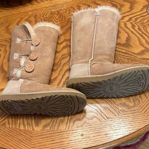 NWOT UGG Women's Tan Bailey Button Sheepskin Winter Boots